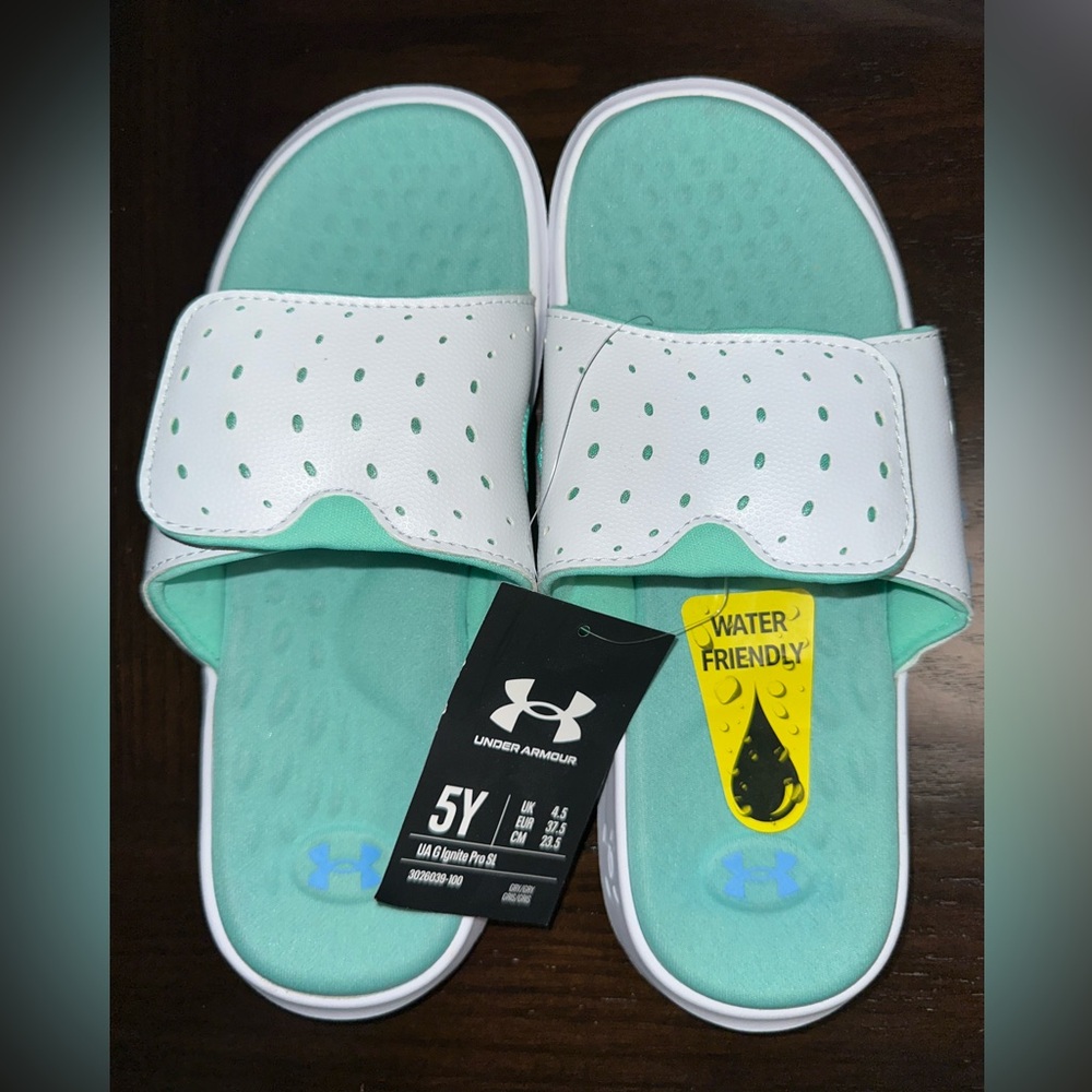 Under Armour Unisex-Child Ignite Pro Slide Sandal- Girls Size 5 (5Y)